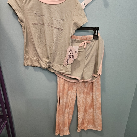 NWT!!! Girls 3 pc pajama set Wake Me When It's The Weekend Sz 6x - Picture 9 of 10